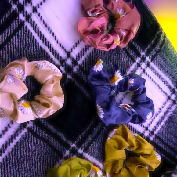 scrunchies - Picture 2 of 2